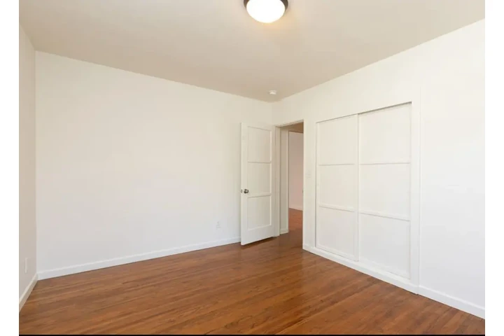$2400 : 3Bed/2Bed House available now image 8