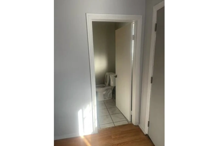 $1200 : Studio for Rent(1 person only) image 3