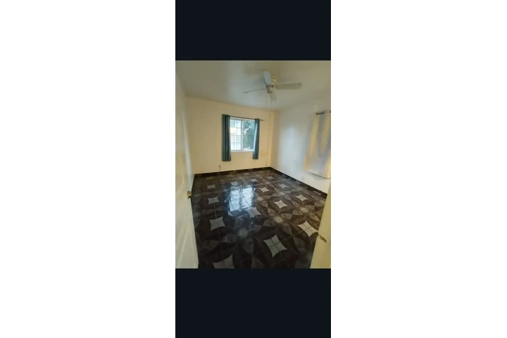 $575 : Se renta cuarto image 1