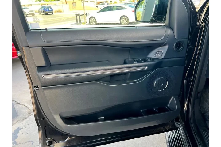 2024 Expedition XLT 4WD image 10