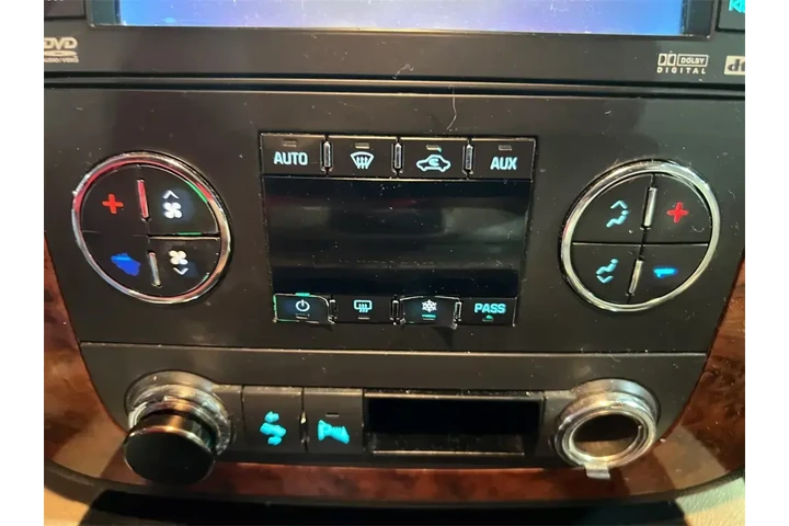 $10000 : Chevrolet Suburban 2007 LS 2 image 9