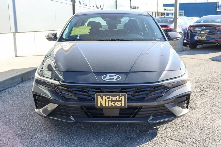 $19988 : 2025 Elantra SEL Convenience image 2