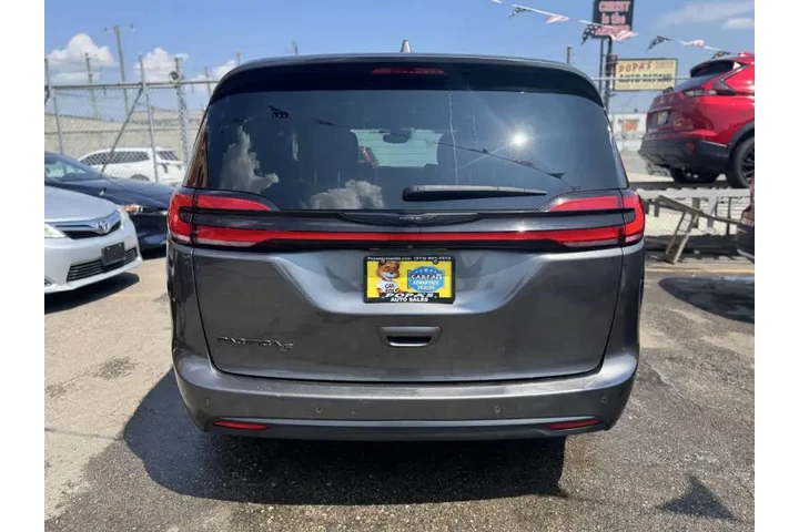 $20995 : 2021 Pacifica Touring L image 6