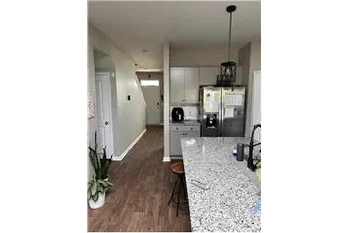 $3000 : Rental property with 5 bedro image 5