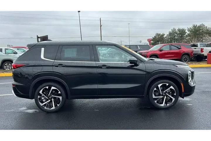 $28984 : Mitsubishi Outlander 2022 AW image 4