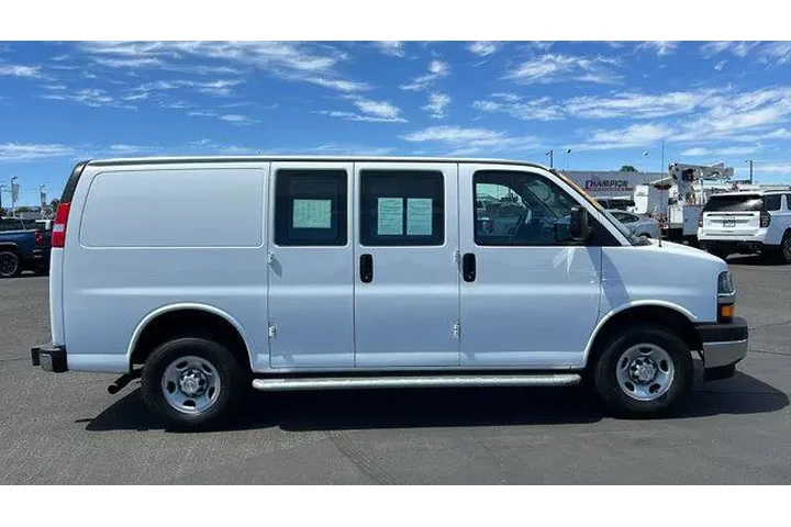 $35984 : Chevrolet Express 2022 2500 image 4