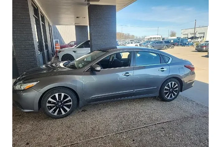 $10033 : Nissan Altima 2018 2.5 S 4dr image 2