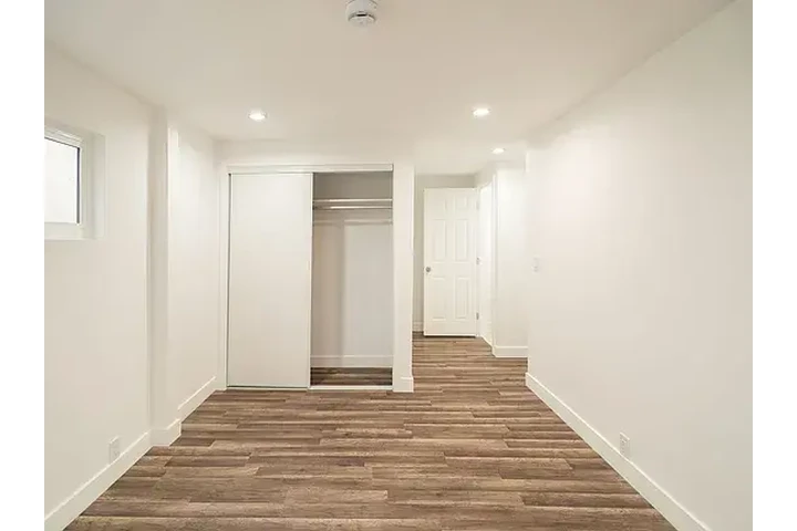 $1200 : WATER INCLUDED IN THE RENT.. image 6