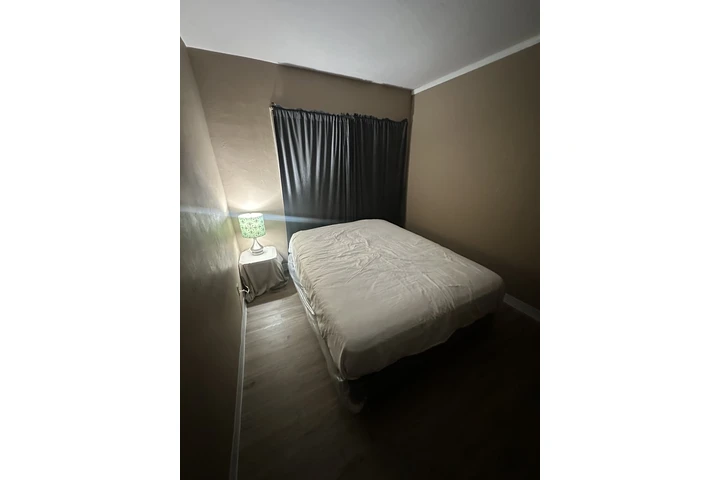 $1000 : CUARTO EN WHITTIER CA image 2