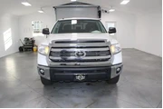 $29898 : Toyota Tundra 2016 4x4 SR5 4 thumbnail