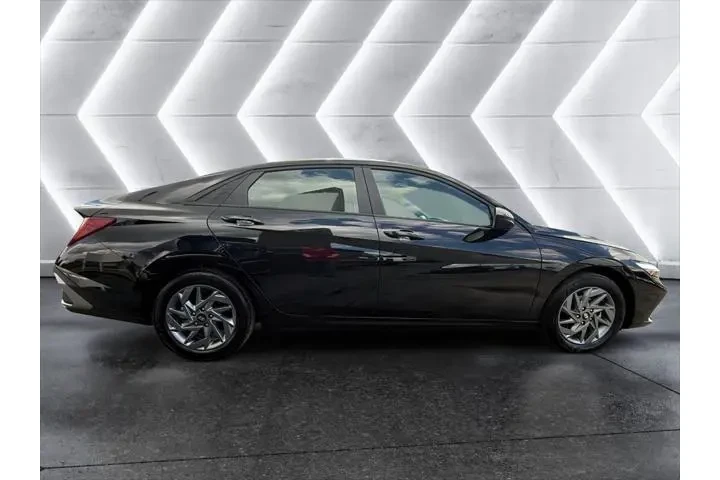 $21995 : Hyundai ELANTRA Hybrid 2024 image 5