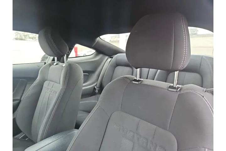 $19557 : Ford Mustang 2019 EcoBoost 2 image 9