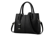 Taller bolsos en cuero thumbnail