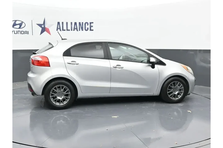 $9925 : Kia Rio 5-Door 2015 SX 4dr W image 9