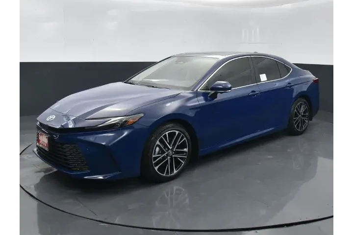 Toyota Camry 2025 LE 4dr Sed image 1