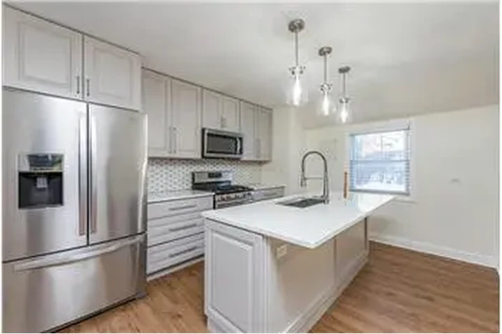 $1000 : Rental property with 2 bedro image 5