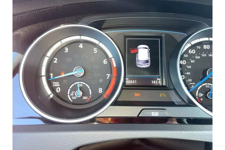 $27777 : Volkswagen Golf R 2017 AWD 4 image 1