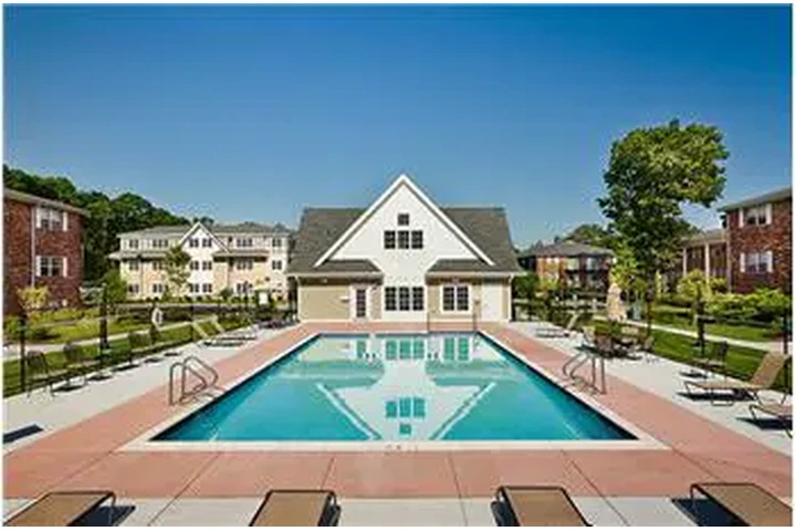 $1810 : Rental property with 0 bedro image 7