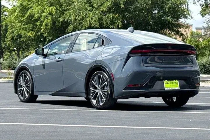 $30468 : Toyota Prius 2025 LE 4dr Hat image 3