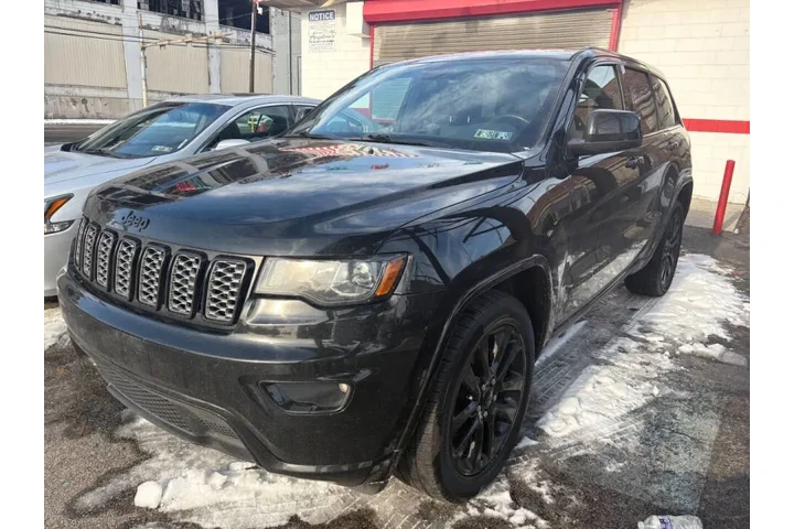 2017 Grand Cherokee image 4