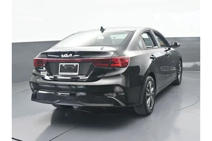 $16991 : Kia Forte 2023 LX 4dr Sedan image 5
