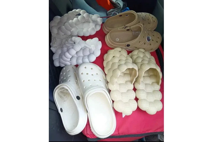 $150 : CROCS image 3