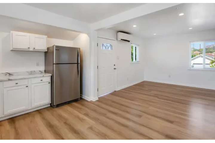 $2195 : 6858 Quinton Ln, Tujunga, CA 9 image 4