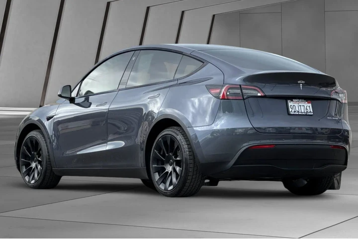 $27900 : Tesla Model Y 2022 AWD Long image 10