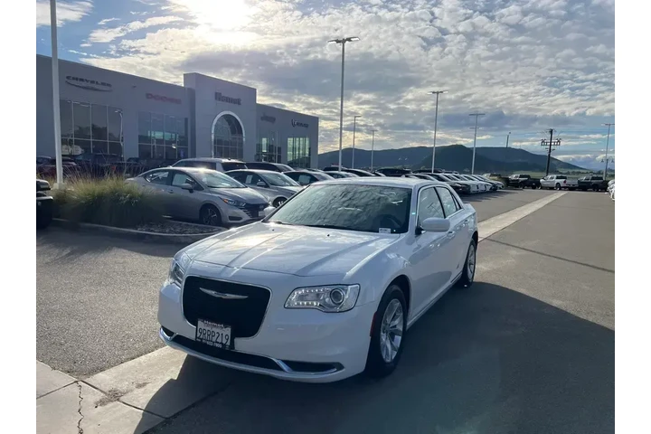 $29998 : Chrysler 300 2023 Touring 4d image 4