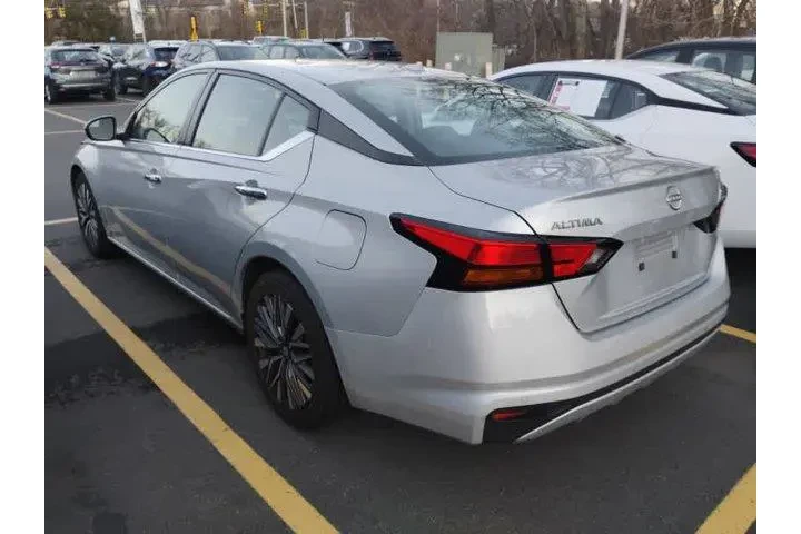 $17000 : Nissan Altima 2023 2.5 SV 4d image 4