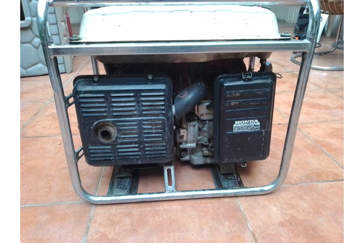 $2000 : GENERADOR ELECTRICIDAD HONDA image 3