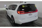 $32750 : 2024 Pacifica Plug-In Hybrid thumbnail