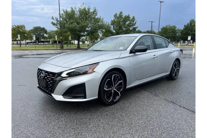 $19500 : 2023 Altima 2.5 SR image 3