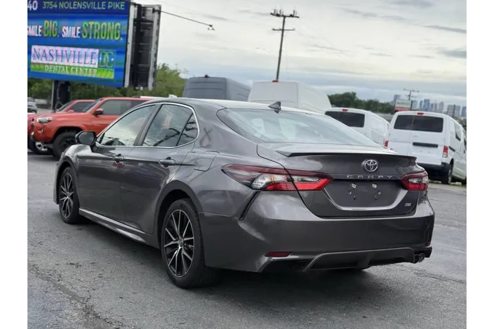 $20995 : 2021 Camry SE image 5