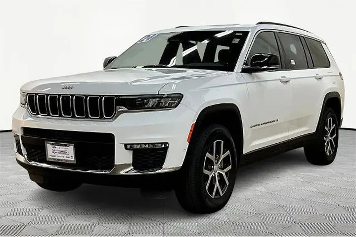 $31490 : Jeep Grand Cherokee L 2024 4 image 1