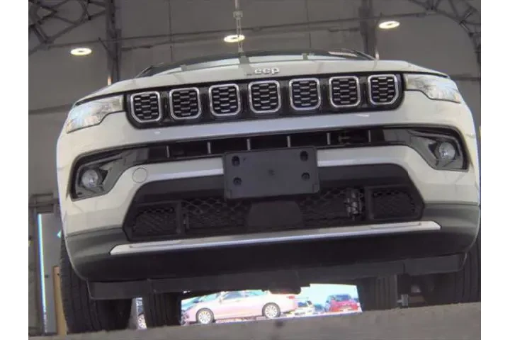 $23223 : Jeep Compass 2024 4x4 Limite image 3