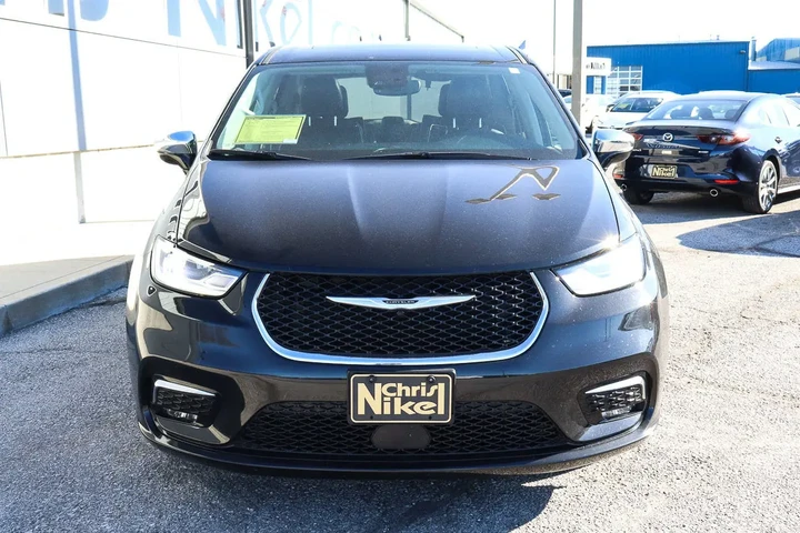 $27988 : 2023 Pacifica Hybrid Limited image 2