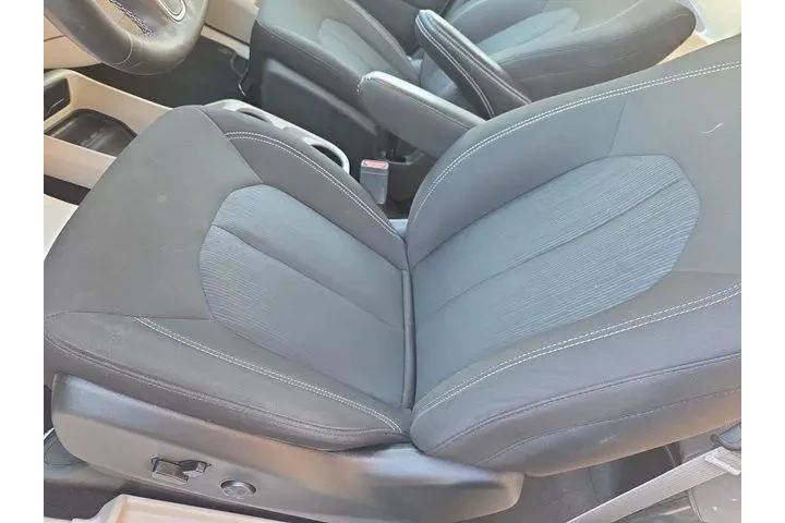 $13791 : Chrysler Voyager 2023 LX 4dr image 8