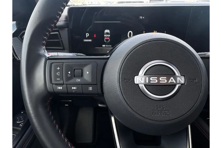 2025 Kicks SR image 8