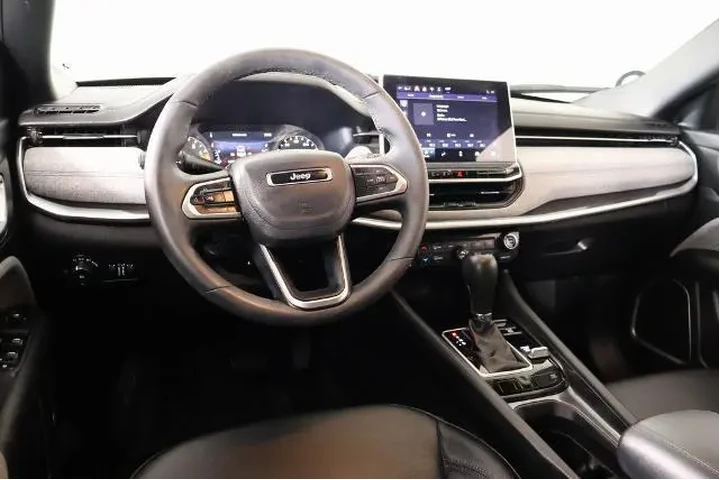 $20977 : Jeep Compass 2024 4x4 Latitu image 2