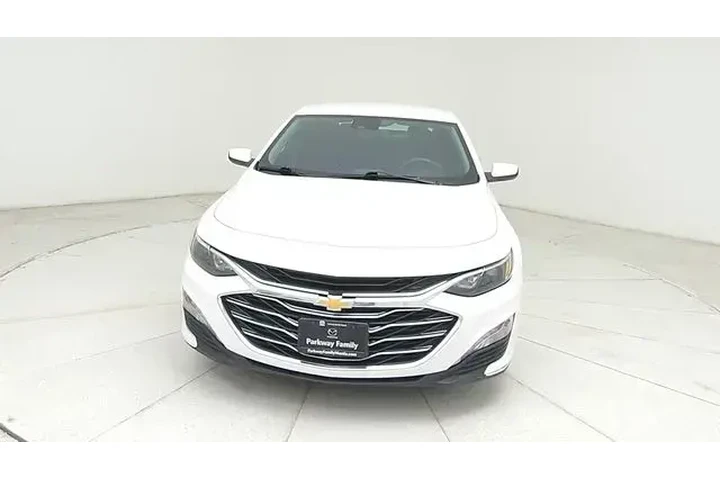 $17983 : Chevrolet Malibu 2023 LT 4dr image 2