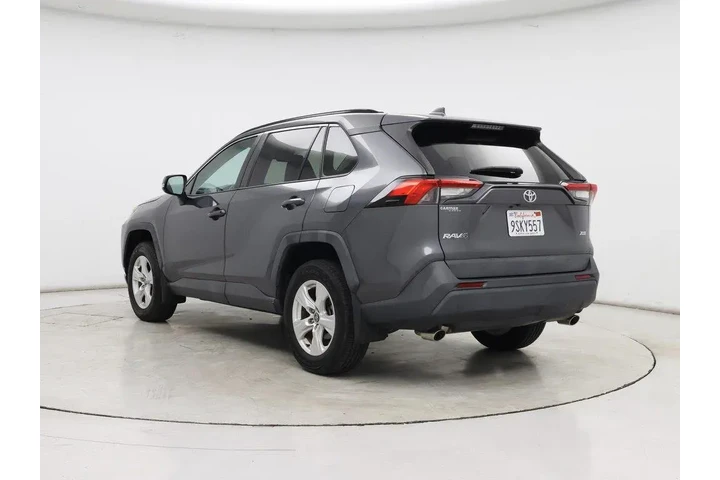 $27998 : Toyota RAV4 2021 XLE 4dr SUV image 2