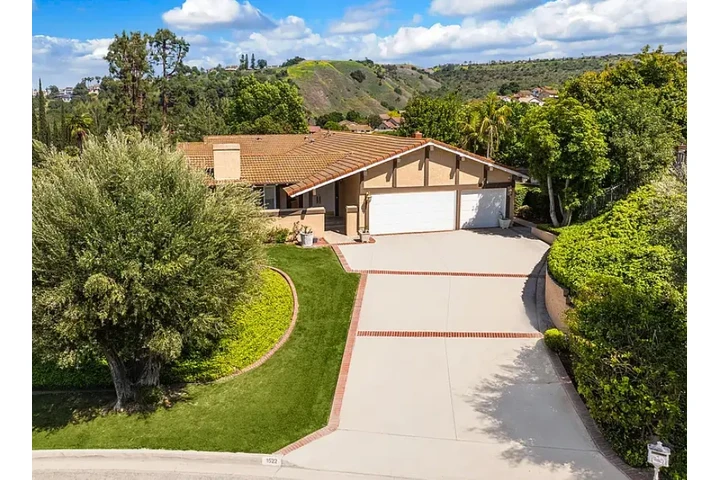 $3050 : 4 bedrooms and 2.5 bathrooms. image 1