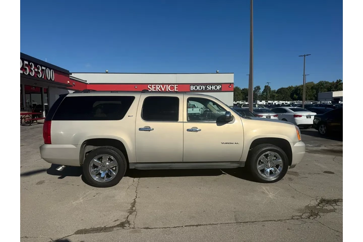 $5980 : 2011 GMC Yukon XL 4WD 4dr 150 image 1