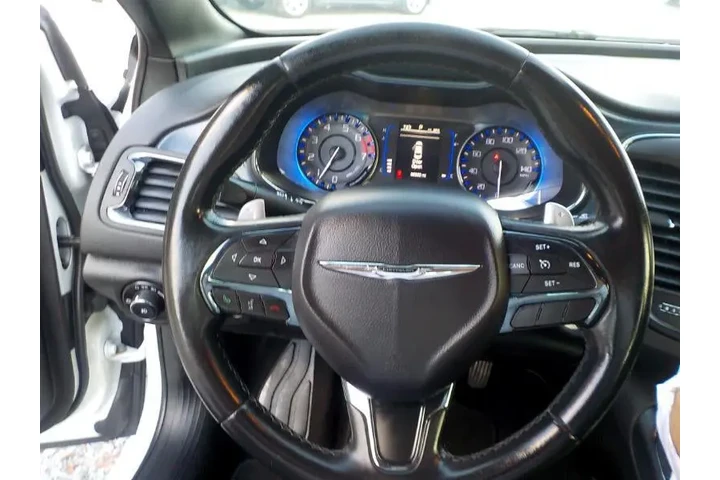 $7399 : 2015 200 S image 10