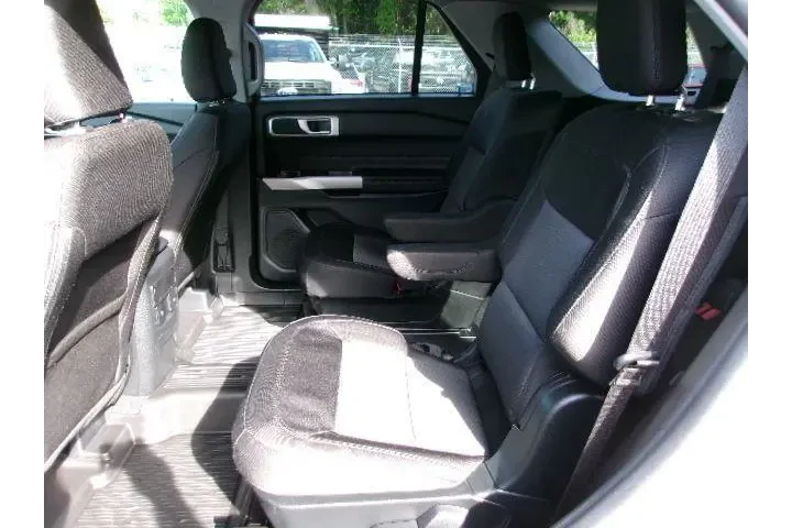 $31695 : Ford Explorer 2023 AWD XLT 4 image 9