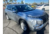 $19999 : Mitsubishi Outlander 2022 ES thumbnail