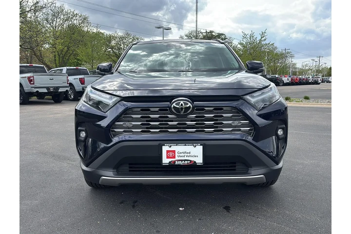 $42299 : Gold Certified 2025 RAV4 Limi image 7