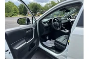 $34589 : Gold Certified2022 RAV4 XLE P thumbnail