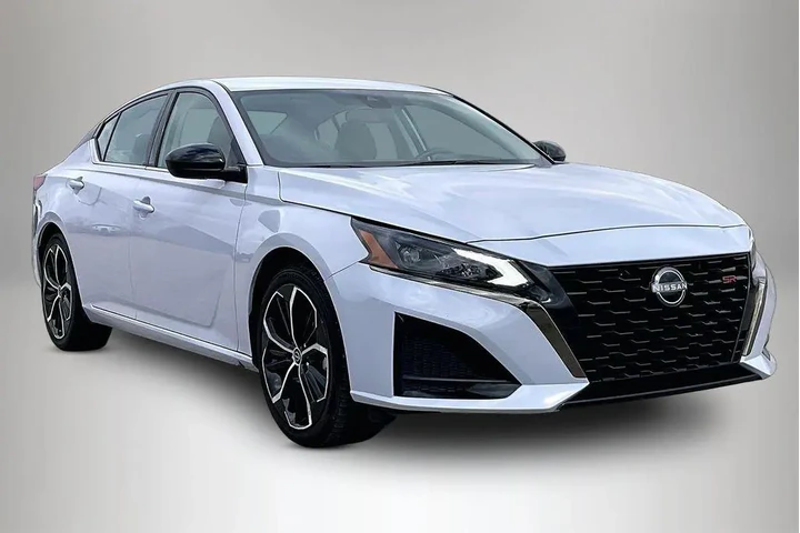 $18599 : Nissan Altima 2024 2.5 SR 4d image 1